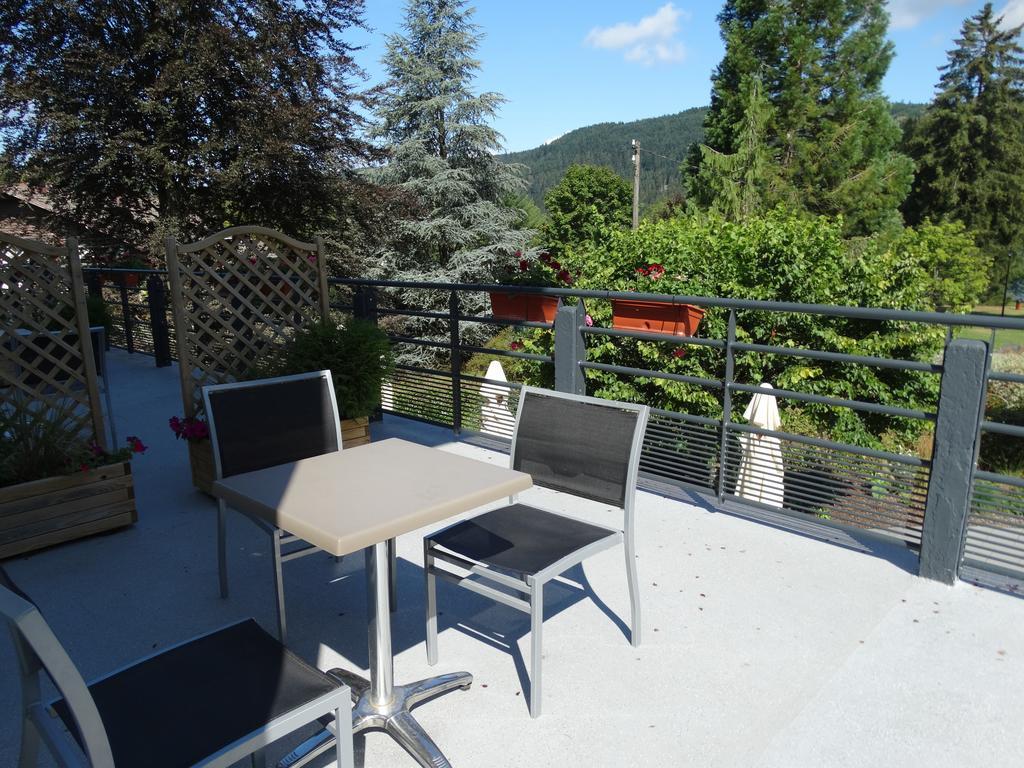 Hotel Restaurant L Echo Du Lac Gérardmer Esterno foto